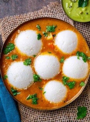 Idli Shambhar ( 10 Idli WITH Sambhar WITH Chutney)