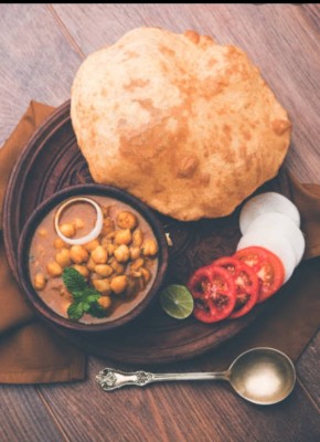 Chole Bhature.  (4 Bhature WITH Chole 250 Gm) RS 180.