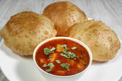 Puri, Batakasak, Gulabjabun (Combo) (order Min 5 Plates)