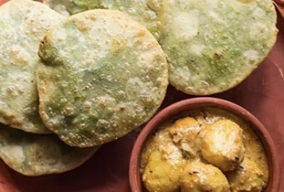 Peas Kachori With Dam Aloo