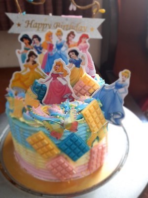 Bubblegum Flavour Cake