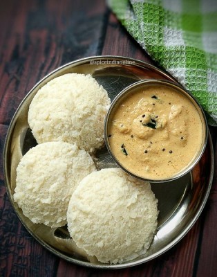 Idli  Sambhar With Chutney-  4 Nos Idli