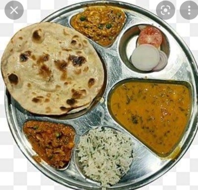Combo Panjabi Thali (4 Paratha+paneer Sabji With Dal Fry With Jira Rise With Salad With Papad
