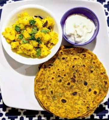 Combo Methi Thepla With Sukhi Bhaji With Dahi (6 Thepla)