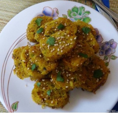 Dudhi Na Muthiya + Tamato Ketchup (500 Gms)