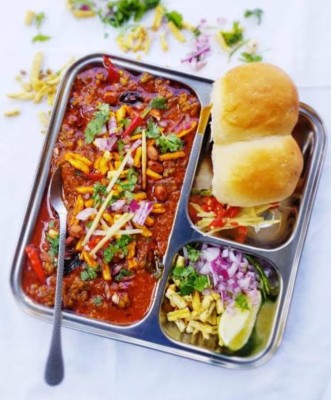 Misal Pav  (250 Gm Misal With 8 Pav)