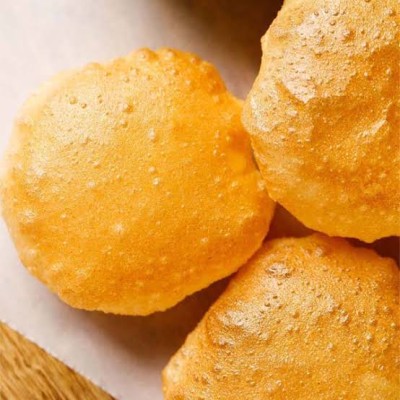 Puri (10 Puri) With Suki Bhaji And 1 Cup Aamras