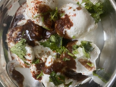 Dahi Vada  8 Vada Medium Size