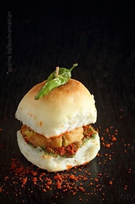 Vadapav (quantity: 3