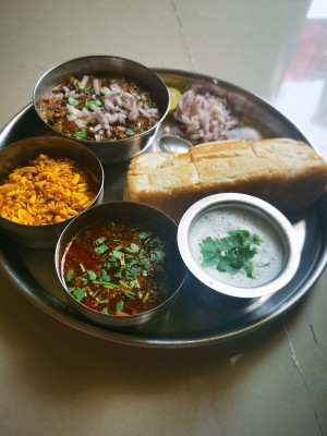 Kolhapuri Misal(3 P Pav)