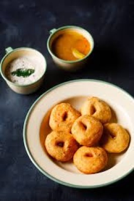 Mendu Vada(6p) Sambar, Chutney .