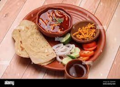 Sev Bhaji With Tava Roti Combo
