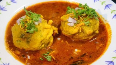 Batata Vada With Sambar(4 Piece Of Vada)