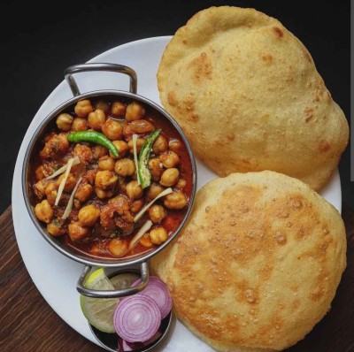 Chhole Bhature(4pcs Bhature)