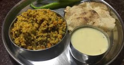 Dalia Masala Khichdi With Kadhi