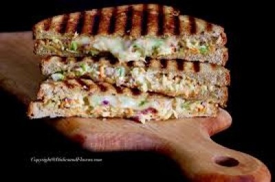 Grill Vegetable Sandwich With Mozzarella And Sauces (For 1 Person)