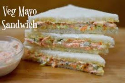 Vegetable Sandwich With Mozzarella And Sauces (For 1 Person)