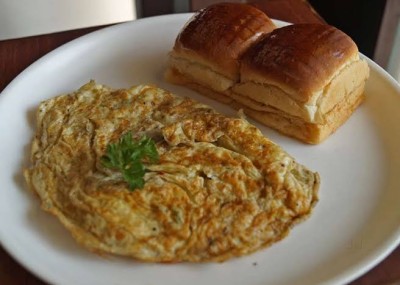 Omlette Pav / Chapati