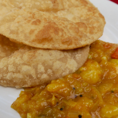 Radhaballavi (Bengali Kachuri) With Aloor Dum (For 2 Person)