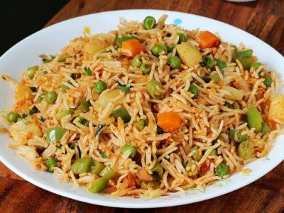 Tawa Pulao Served With Raita