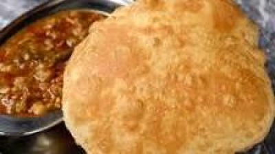 Chole Bhature (4 Bhature)