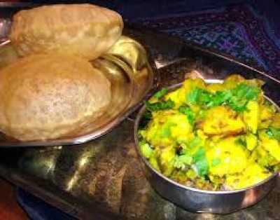 Puri (6 ) And Bhaji