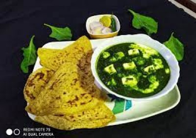 Palak Paneer With 4 Paratha