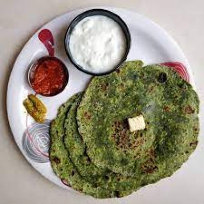 Palak Paratha (3) With Curd
