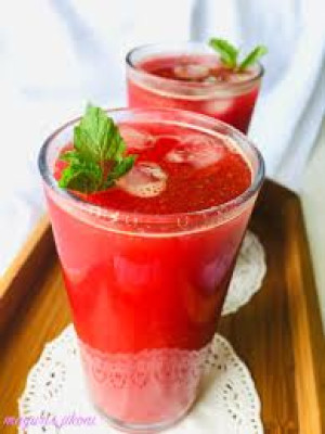 1 Glass Of Tomato Beetroot Smoothie With Moong Dal Chilla (3) Combo